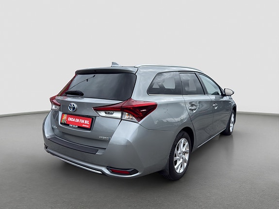 Toyota Auris 6 of 24