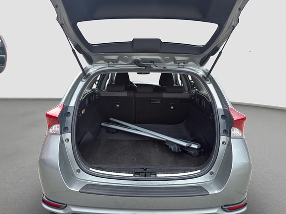 Toyota Auris 5 of 24