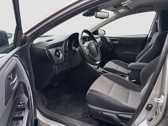 Toyota Auris 10 of 24