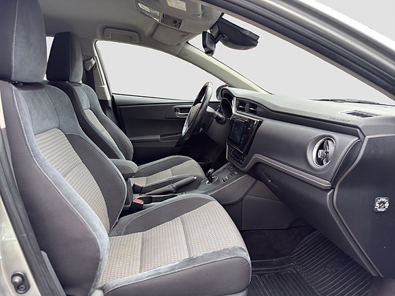 Toyota Auris 22 of 24