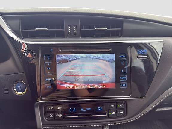 Toyota Auris 17 of 24