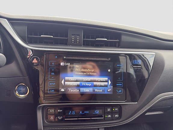 Toyota Auris 16 of 24