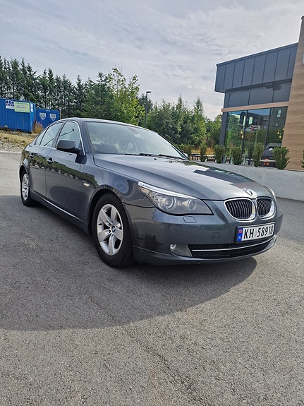 BMW 523i 3 of 27