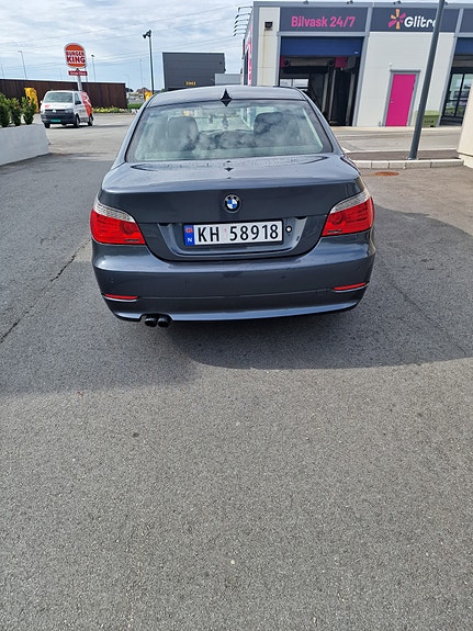 BMW 523i 8 of 27