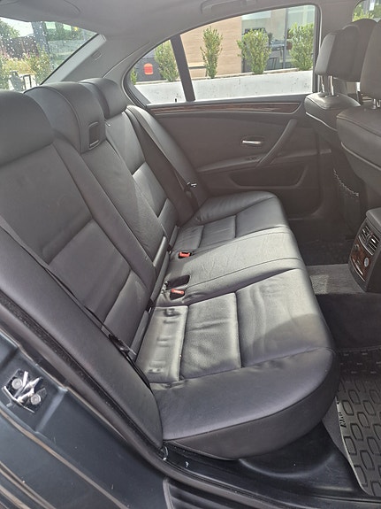BMW 523i 19 of 27