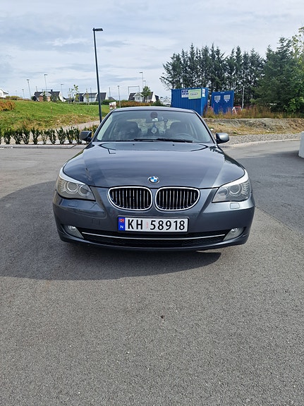 BMW 523i 2 of 27