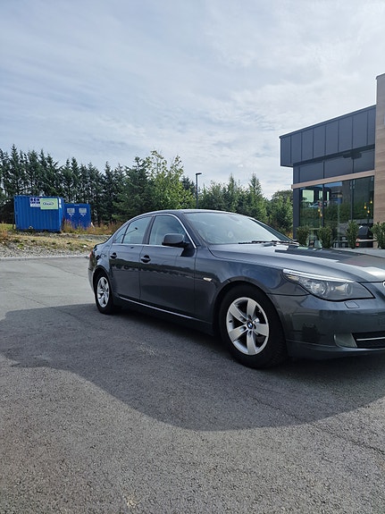 BMW 523i 6 of 27