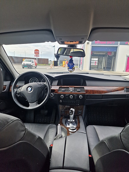 BMW 523i 16 of 27