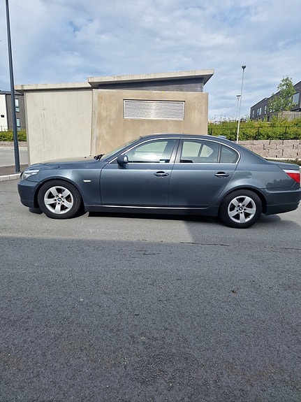 BMW 523i 4 of 27