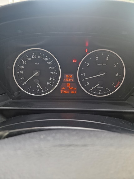 BMW 523i 26 of 27