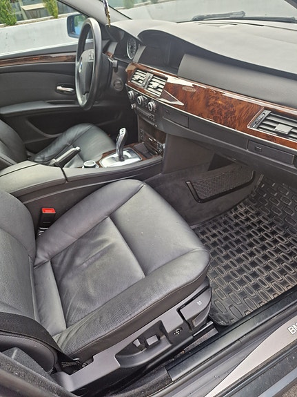 BMW 523i 11 of 27
