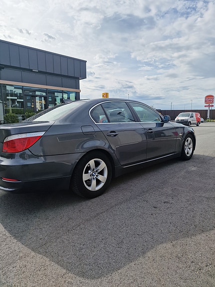 BMW 523i 5 of 27