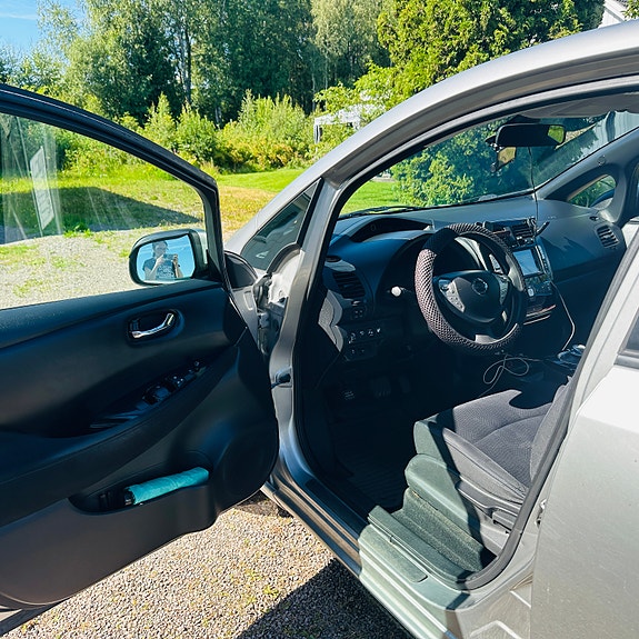 Nissan Leaf 12 of 17