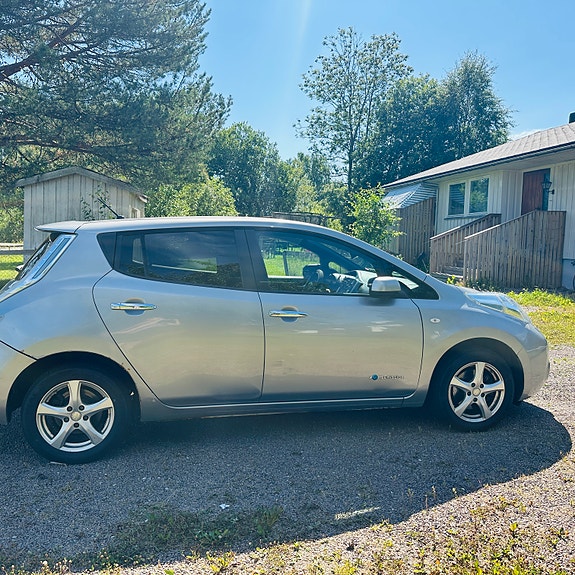 Nissan Leaf 5 of 17