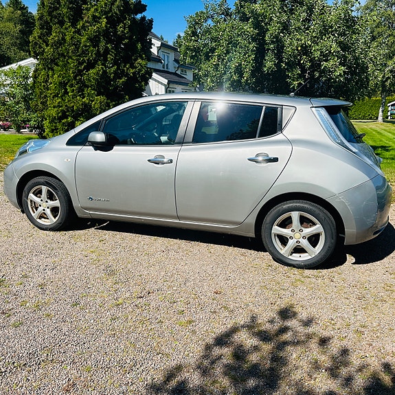 Nissan Leaf 3 of 17