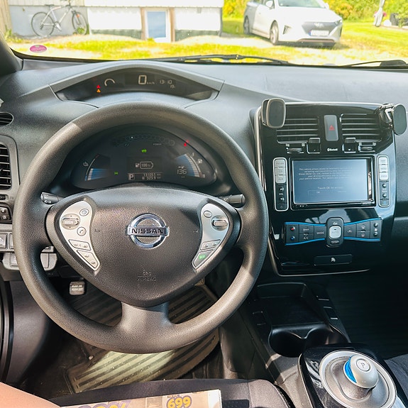 Nissan Leaf 2 of 17