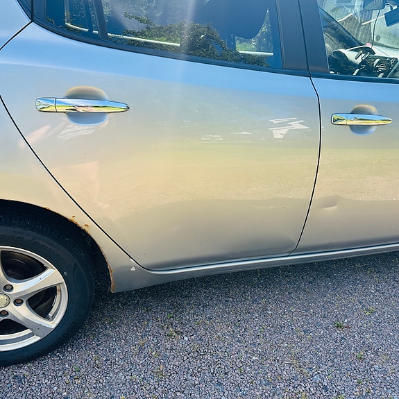 Nissan Leaf 8 of 17