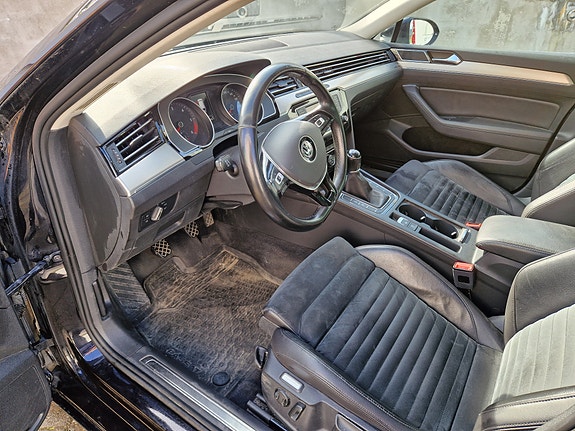 Volkswagen Passat 11 of 26