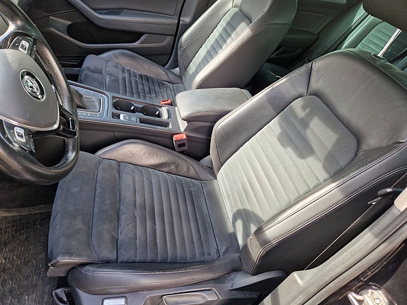 Volkswagen Passat 12 of 26