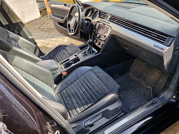Volkswagen Passat 16 of 26