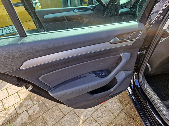 Volkswagen Passat 15 of 26