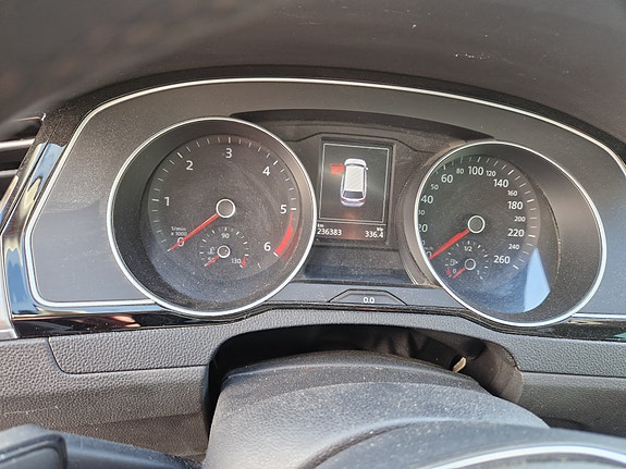 Volkswagen Passat 23 of 26