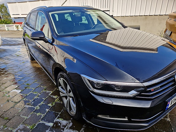 Volkswagen Passat 2 of 26