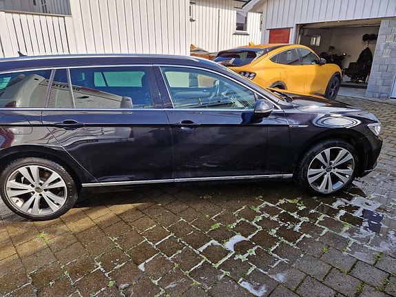 Volkswagen Passat 3 of 26