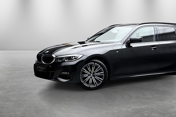 BMW 330e 2 of 30