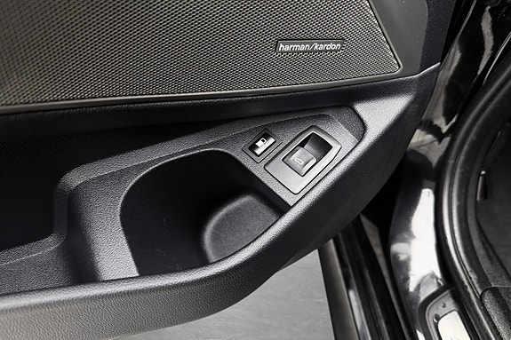 BMW 330e 16 of 30