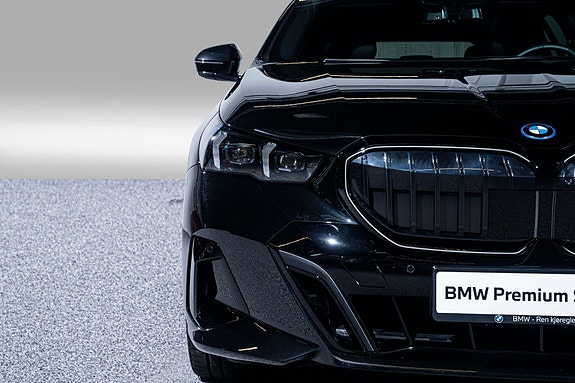 BMW i5 3 of 25