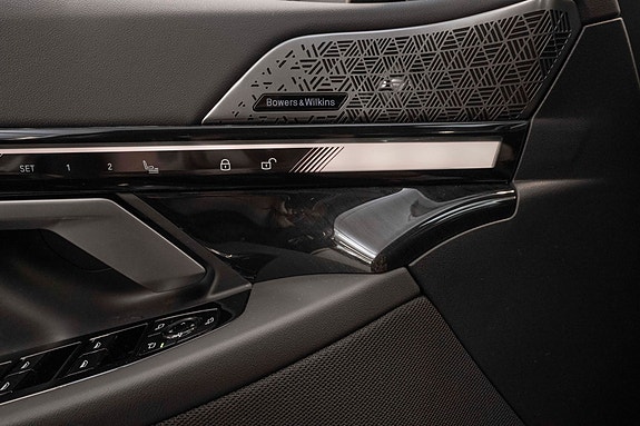 BMW i5 12 of 25