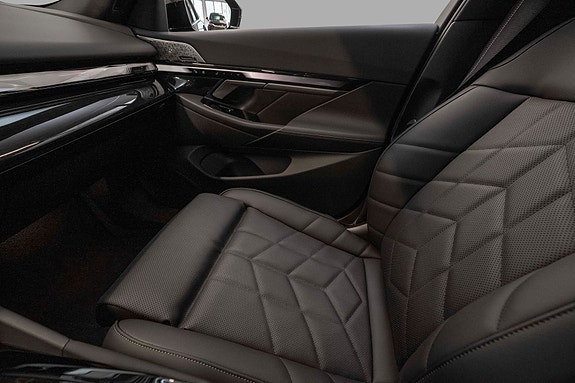 BMW i5 11 of 25