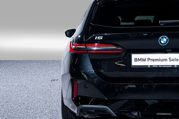 BMW i5 7 of 25