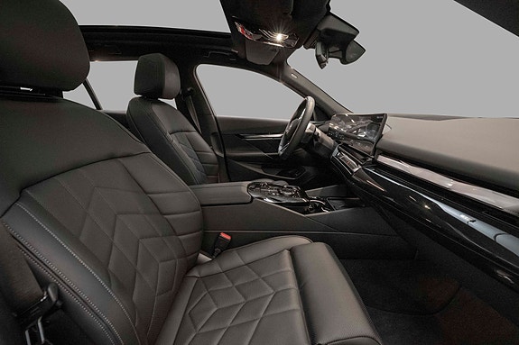 BMW i5 13 of 25