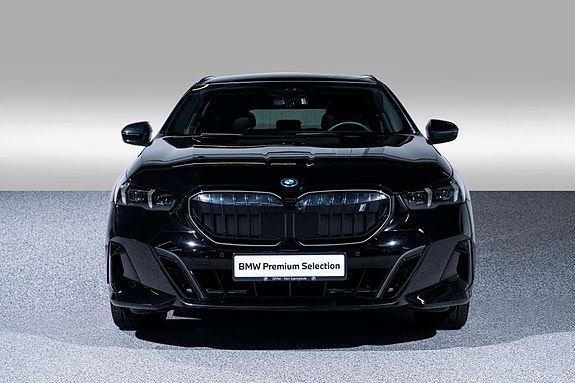 BMW i5 2 of 25