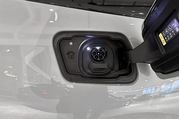 BMW i5 10 of 30