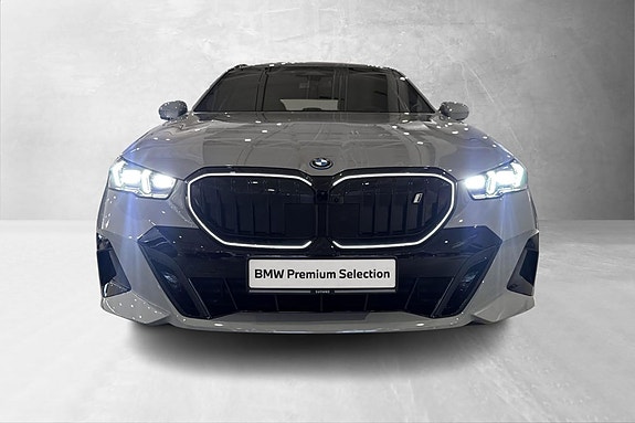 BMW i5 7 of 30