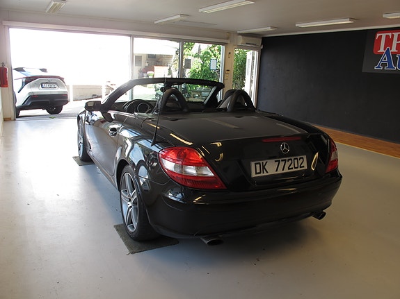 Mercedes-Benz SLK200 6 of 16