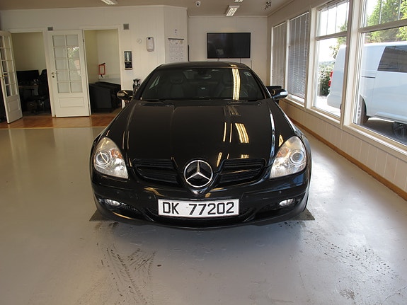 Mercedes-Benz SLK200 8 of 16
