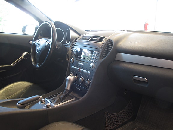 Mercedes-Benz SLK200 13 of 16