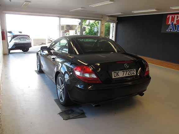 Mercedes-Benz SLK200 7 of 16
