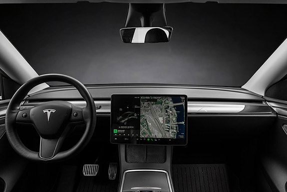 Tesla Model Y 16 of 30