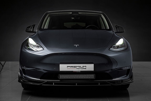 Tesla Model Y 3 of 30