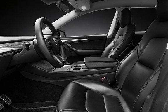 Tesla Model Y 29 of 30