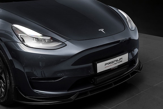 Tesla Model Y 2 of 30