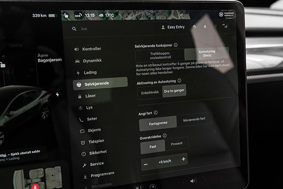 Tesla Model Y 23 of 30