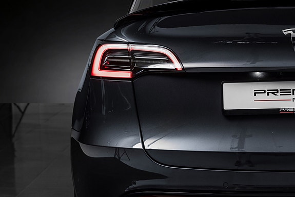 Tesla Model Y 11 of 30