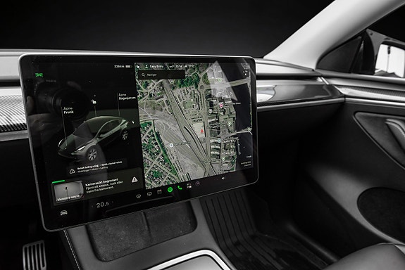 Tesla Model Y 18 of 30