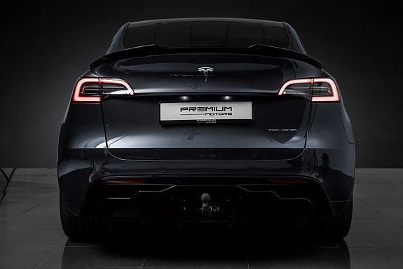 Tesla Model Y 8 of 30